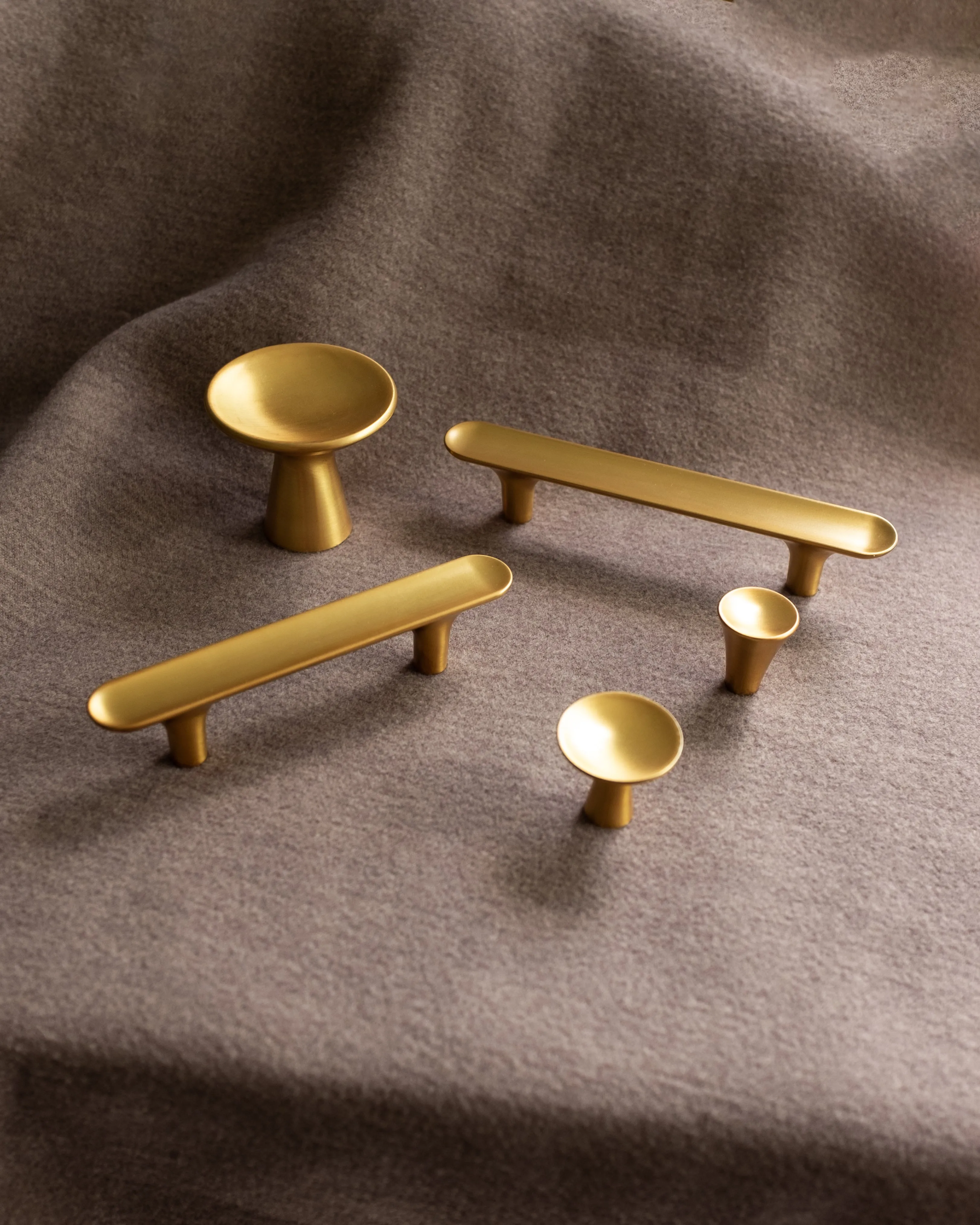 1-1/4 inch (32mm) Maven Knob