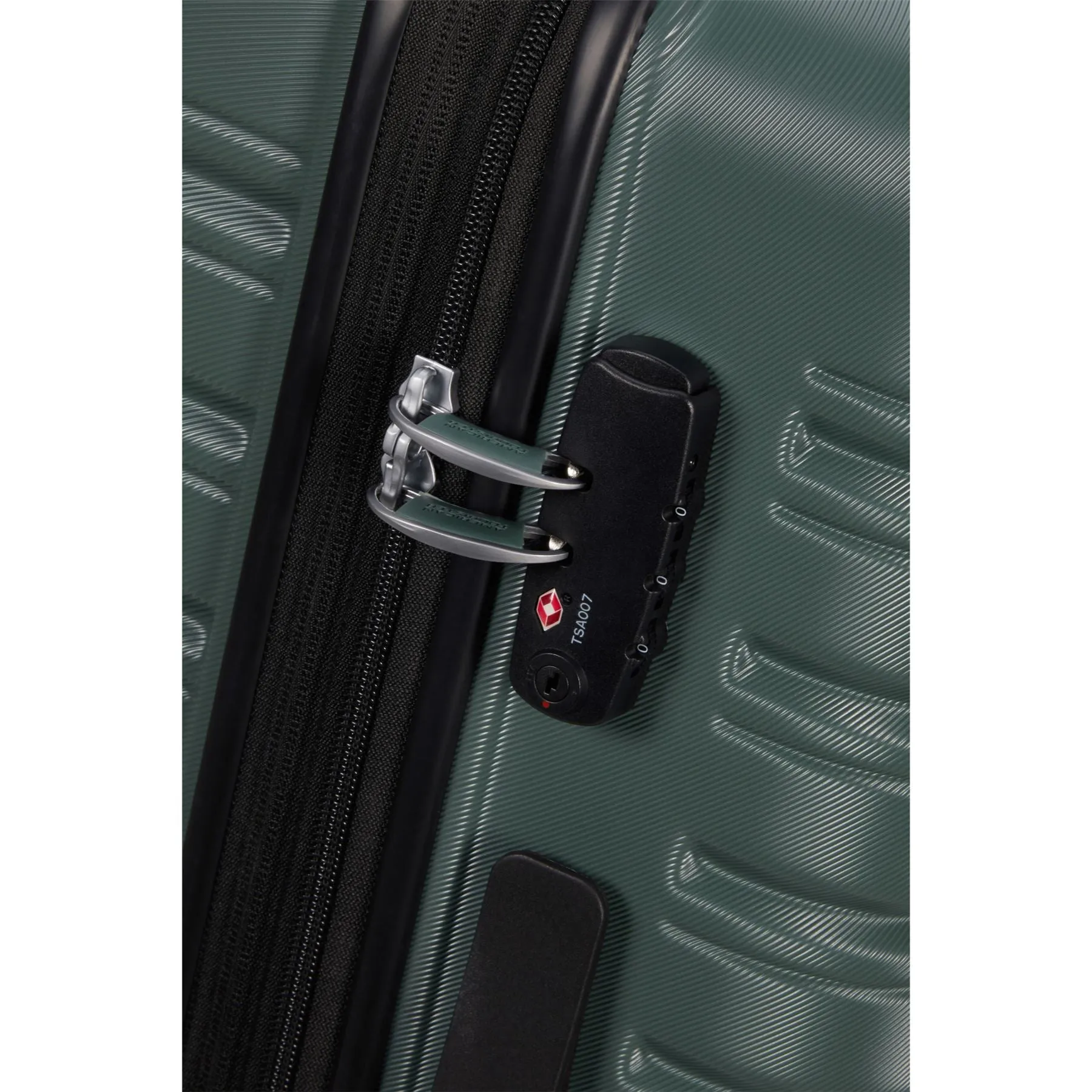 American Tourister Flashline Spinner