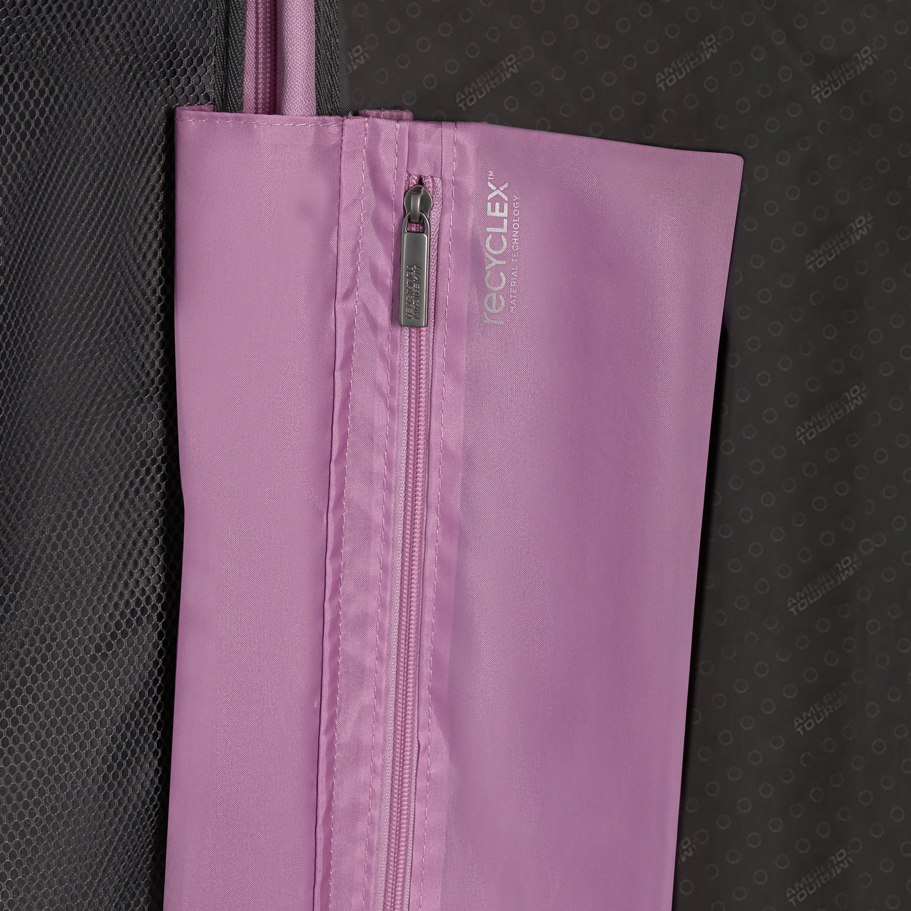 American Tourister StarVibe Spinner Medium